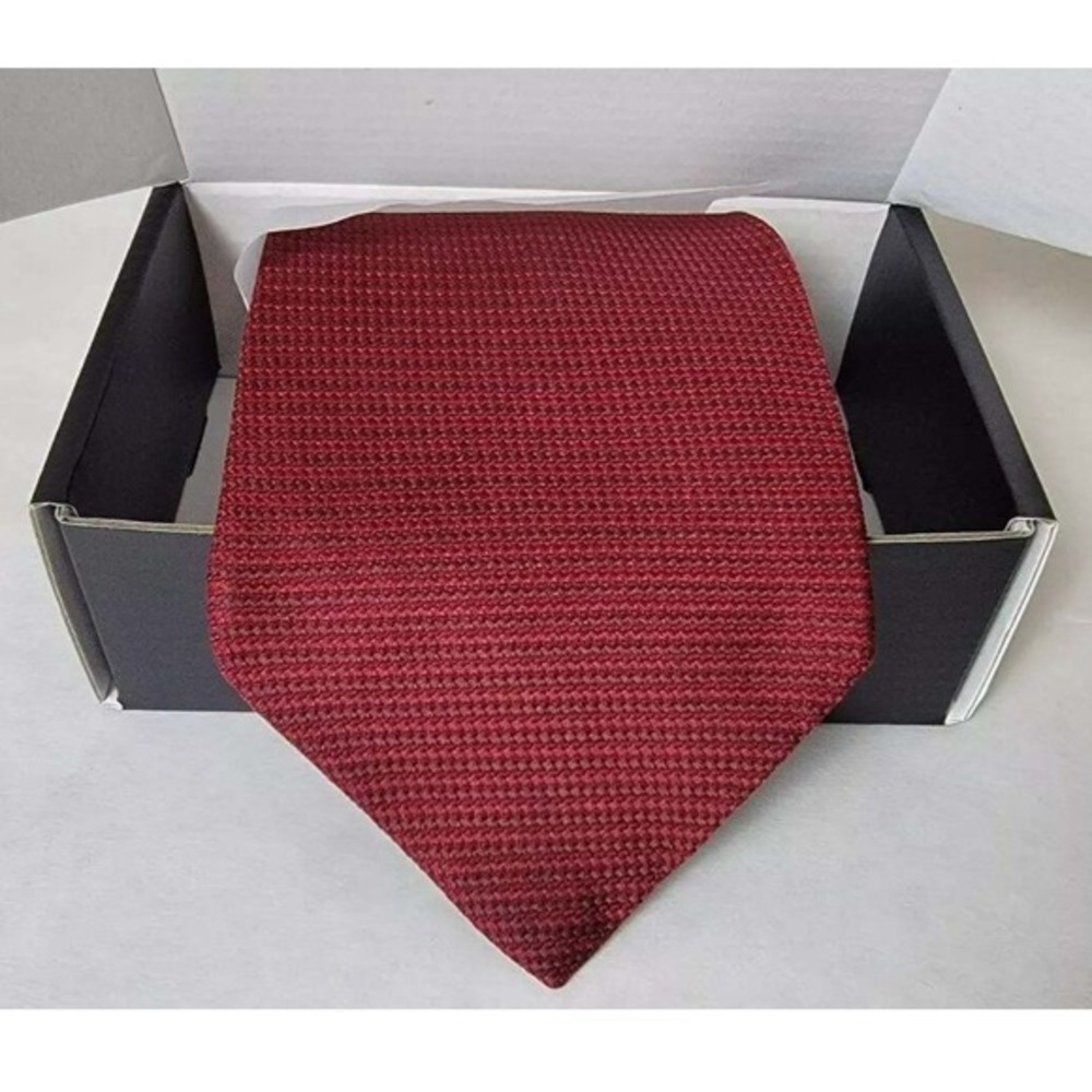 Tommy Hilfiger Mens Red Silk Tie 60x4 Classic Textured Made in USA Burgundy‎